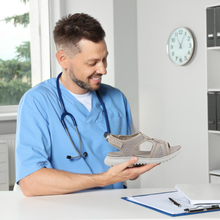 Load image into Gallery viewer, OrthoCloud - ergonomische Schmerzlinderungs-Sandalen