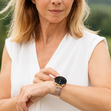 Load image into Gallery viewer, LunaCare Vital- elegante Gesundheitsuhr für das Wohlbefinden von Frauen