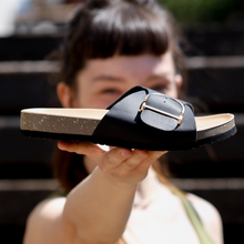 Load image into Gallery viewer, OrthoMia - Schmerzlindernde Kork-Sandalen mit Schnallenriemen-Design für Damen