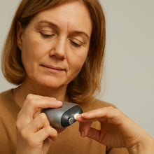 Load image into Gallery viewer, CareClip - Sichere, schmerzfreie Nagelpflege – mit nur einem Klick
